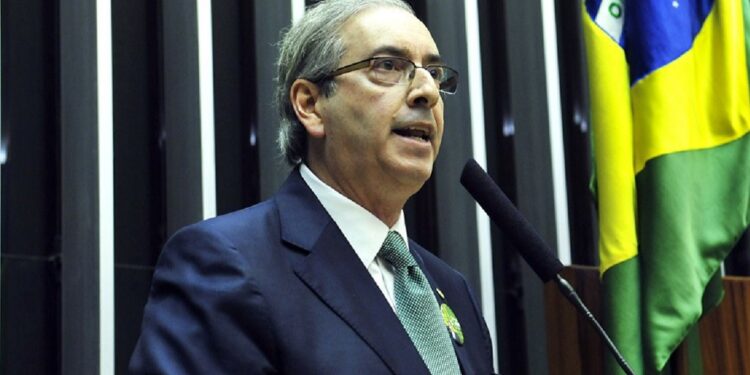 Deputados pedem Conselho de Ética após provas de contas secretas desmentirem depoimento de Cunha na CPI. Foto: Laycer Tomaz/Câmara dos Deputados
Fonte: Agência Senado Deputados pedem Conselho de Ética após provas de contas secretas desmentirem depoimento de Cunha na CPI. Foto: Laycer Tomaz/Câmara dos Deputados
Fonte: Agência Senado