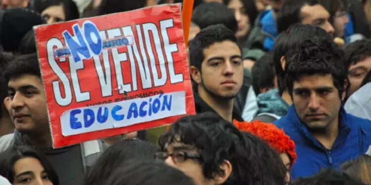 Chile aprova universidade gratuita: 200 mil estudantes isentos em 2016. Foto: Reprodução.