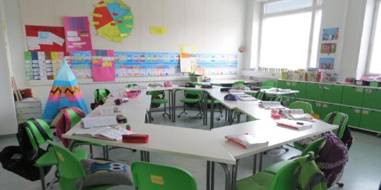 O novo modelo pedagógico foca na colaboração entre alunos e professores em vez de aulas expositivas isoladas. Foto: Reprodução/Internet