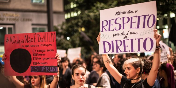 Mulheres de diferentes idades unificam discursos por igualdade e segurança nos espaços públicos. Foto: Reprodução/Internet Mulheres de diferentes idades unificam discursos por igualdade e segurança nos espaços públicos. Foto: Reprodução/Internet
