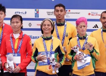Jerusa Geber e o guia Gabriel Aparecido, Thalita Simplicio e o guia Felipe Veloso no Campeonato Mundial de Atletismo de Paris, no Estádio Sebastian Charlety. Foto: Alexandre SchneiderCPB.