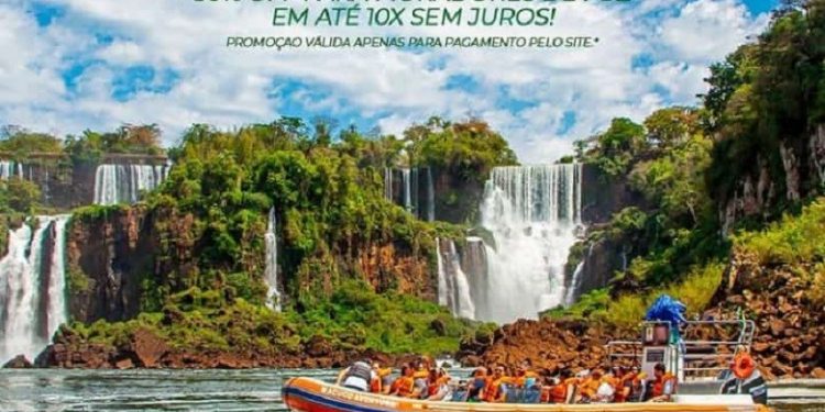 O passeio de barco do Macuco Safári chega bem perto das quedas para o visitante se batizar nas águas das Cataratas do Iguaçu. Foto: Marcos Labanca O passeio de barco do Macuco Safári chega bem perto das quedas para o visitante se batizar nas águas das Cataratas do Iguaçu. Foto: Marcos Labanca