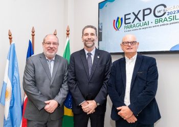 Justo Zacarías Irún, Enio Verri e Danilo Vendruscolo (presidente da ACIFI). Foto: Sara Cheida/Itaipu Binacional