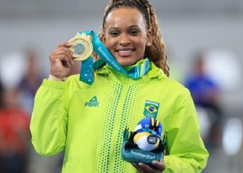 Rebeca Andrade com o ouro conquistado no salto no Pan do Chile. Foto: Ricardo Bufolin / CBG