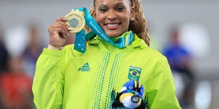 Rebeca Andrade com o ouro conquistado no salto no Pan do Chile. Foto: Ricardo Bufolin / CBG Rebeca Andrade com o ouro conquistado no salto no Pan do Chile. Foto: Ricardo Bufolin / CBG