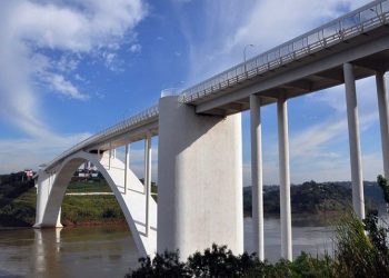 Ponte Internacional da Amizade (BR-277),Aduana de Foz do Iguaçu, Fronteira Brasil e Paraguai - Foto: Repordução