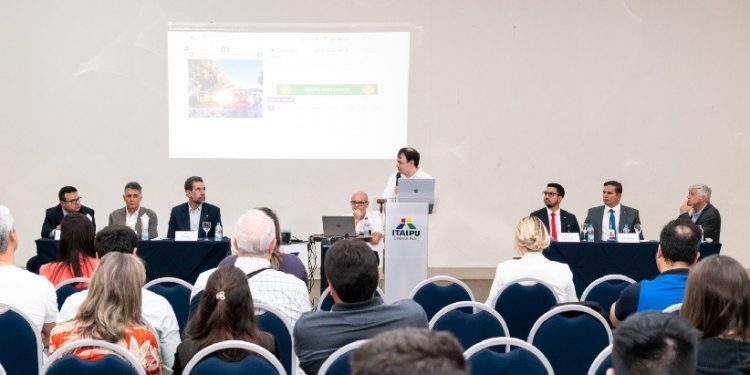 O leilão ocorreu no Interludium Iguassu Convention, com a participação de 40 arrematantes presenciais e outros 50 on-line. - Fotos: Sara Cheida / Itaipu Binacional O leilão ocorreu no Interludium Iguassu Convention, com a participação de 40 arrematantes presenciais e outros 50 on-line. - Fotos: Sara Cheida / Itaipu Binacional