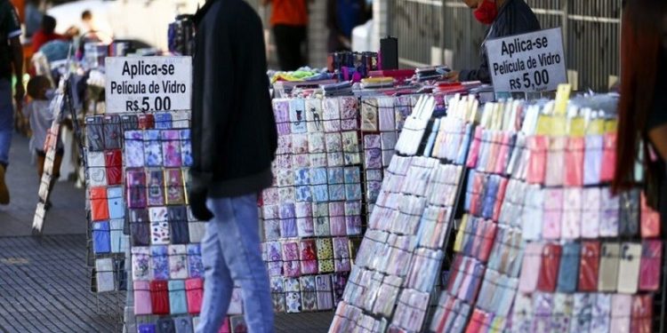 Comércio de rua em Brasília - Foto: Marcelo Camargo/Agência Brasil