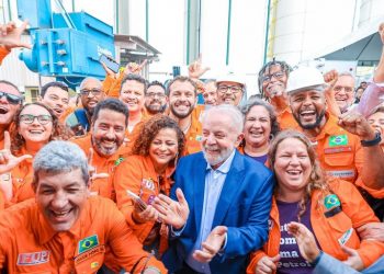 Legenda da foto: Presidente Lula durante a cerimônia de anúncio de início das obras de dragagem do Canal de São Lourenço, no Porto de Niterói - Foto: Ricardo Stuckert / PR
