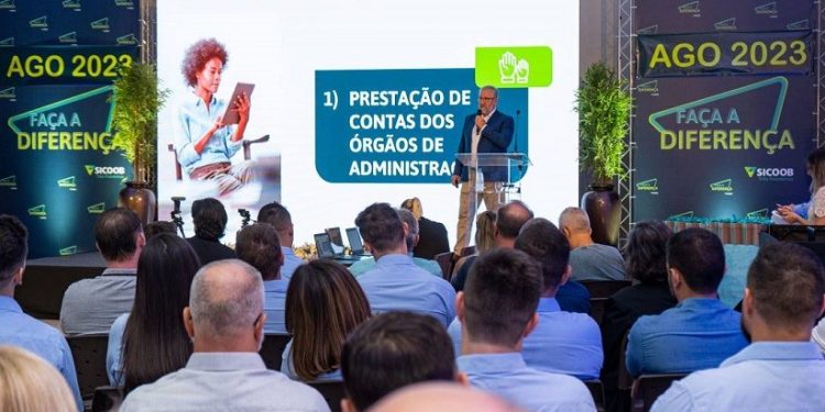 Delegados eleitos pelos cooperados recebem a prestação de contas anual do Sicoob Três Fronteiras – foto Marcos Labanca Delegados eleitos pelos cooperados recebem a prestação de contas anual do Sicoob Três Fronteiras – foto Marcos Labanca