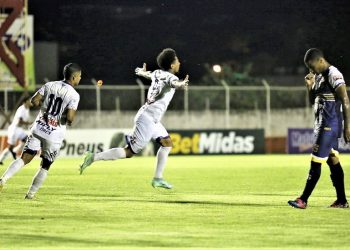 Zagueiro Murilo Batalha fará sua quinta temporada pelo Azulão da Fronteira.Crédito: Abel da Banca