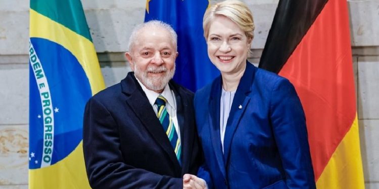 Lula com a presidenta do Conselho Federal da Alemanha, Manuela Schwesig: oportunidades empresariais para os dois países. Foto: Ricardo Stuckert Lula com a presidenta do Conselho Federal da Alemanha, Manuela Schwesig: oportunidades empresariais para os dois países. Foto: Ricardo Stuckert
