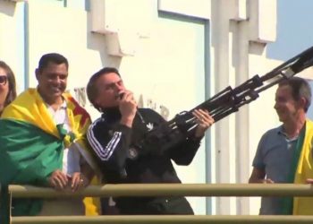No Acre, em 2018, Bolsonaro fala em 'fuzilar a petralhada' e enviá-los à Venezuela - Foto: Reprodução
