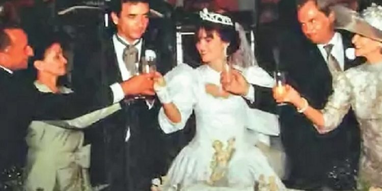FELICIDADE O casamento de Márcia Brandão Couto. Ela se manteve solteira no civil para seguir recebendo R$ 43 mil por mês do Estado (Foto: Arq. pessoal) FELICIDADE O casamento de Márcia Brandão Couto. Ela se manteve solteira no civil para seguir recebendo R$ 43 mil por mês do Estado (Foto: Arq. pessoal)