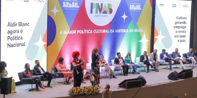 A cerimônia de lançamento da Política Nacional Aldir Blanc de Fomento à Cultura foi realizada no Museu Nacional da República, em Brasília - Foto: Tony Oliveira/Agência Brasília A cerimônia de lançamento da Política Nacional Aldir Blanc de Fomento à Cultura foi realizada no Museu Nacional da República, em Brasília - Foto: Tony Oliveira/Agência Brasília