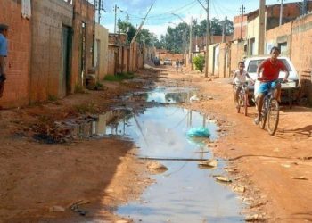 Mais de 35 milhões de pessoas também vivem sem água tratada em todo o país | Agência Brasil