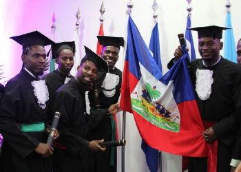 Primeira formatura de alunos haitianos da UNILA, realizada em 2018