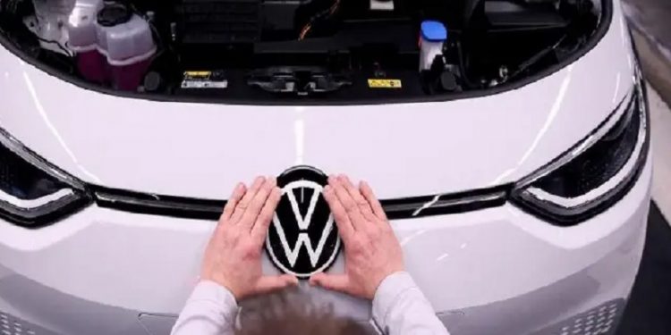 volksvagem-e-mercedes-benz-paralizam-fabricas-no-brasil-fronteiralivre volksvagem-e-mercedes-benz-paralizam-fabricas-no-brasil-fronteiralivre