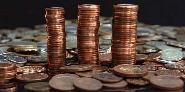 Um trabalhador remunerado pelo mínimo comprava o equivalente a 2,02 cestas básicas em 2015. No ano passado, 1,62 cesta, queda de 19,8% Um trabalhador remunerado pelo mínimo comprava o equivalente a 2,02 cestas básicas em 2015. No ano passado, 1,62 cesta, queda de 19,8%