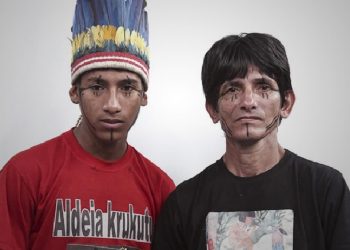 Kunumi MC com seu pai, o escritor Olivio Jekupé (Foto: Divulgação)