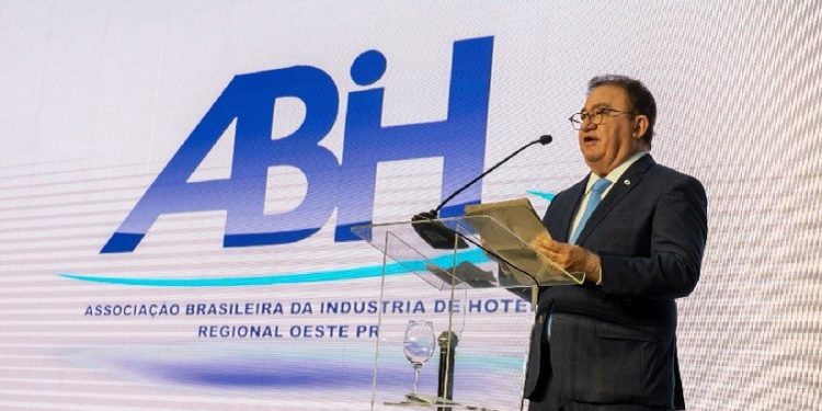 Presidente da ABIH Nacional, Manoel Cardoso Linhares, frisou que a entidade promove a hotelaria em várias frentes de atuação - Foto Marcos Labanca Presidente da ABIH Nacional, Manoel Cardoso Linhares, frisou que a entidade promove a hotelaria em várias frentes de atuação - Foto Marcos Labanca
