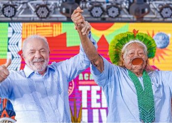 Lula com o cacique Raoni. Foto: Ricardo Stuckert/PR