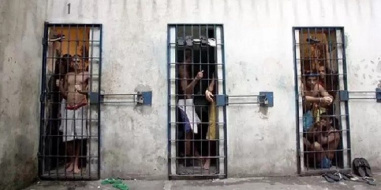 Cerca de 300 mil vagas para mais de 500 mil presos Foto: Roprodução Cerca de 300 mil vagas para mais de 500 mil presos Foto: Roprodução