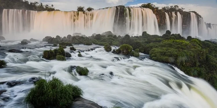 Créditos de fotografia Cataratas: Mario Barila Créditos de fotografia Cataratas: Mario Barila
