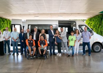 Itaipu repassou uma van ao projeto Maestro da Bola em dezembro de 2023. Foto: Sara Cheida/Itaipu Binacional