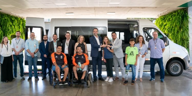 Itaipu repassou uma van ao projeto Maestro da Bola em dezembro de 2023. Foto: Sara Cheida/Itaipu Binacional Itaipu repassou uma van ao projeto Maestro da Bola em dezembro de 2023. Foto: Sara Cheida/Itaipu Binacional