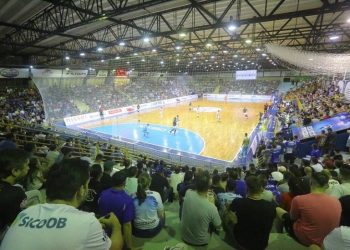 Fotografia do Caldeirão Azul lotado. Crédito Nilton Rolin | Foz Cataratas Futsal