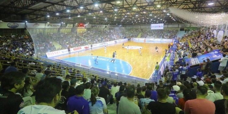 Fotografia do Caldeirão Azul lotado. Crédito Nilton Rolin | Foz Cataratas Futsal Fotografia do Caldeirão Azul lotado. Crédito Nilton Rolin | Foz Cataratas Futsal
