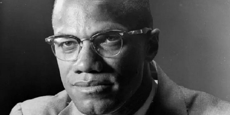 En el mensaje, Wood dijo que la policía de Nueva York y el FBI conspiraron en el crimen Eddie Adams / AP