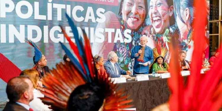 Presidente Luiz Inácio Lula da Silva durante reunião do Conselho Nacional de Política Indigenista (CNPI), no Palácio da Justiça - Foto: Ricardo Stuckert / PR Presidente Luiz Inácio Lula da Silva durante reunião do Conselho Nacional de Política Indigenista (CNPI), no Palácio da Justiça - Foto: Ricardo Stuckert / PR