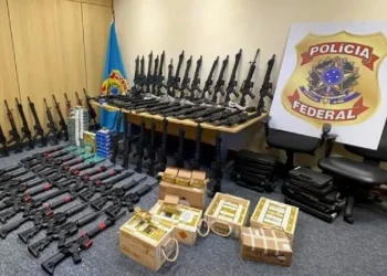 Exemplo de apreensão de armas ilegais feita pela Polícia Federal no Rio de Janeiro - Foto: Divulgação / Polícia Federal