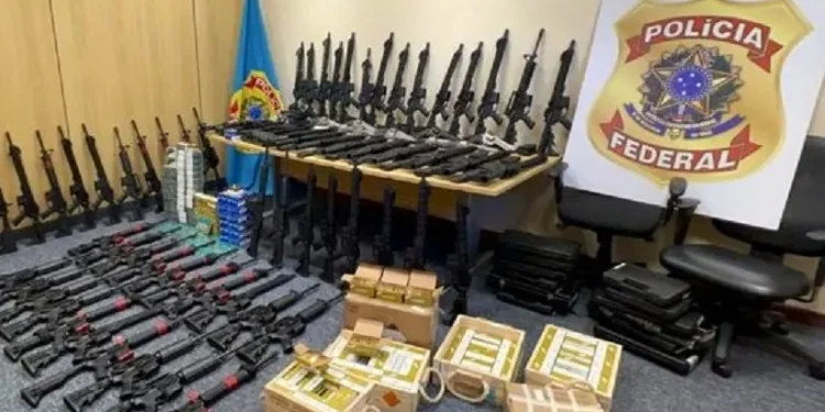 Exemplo de apreensão de armas ilegais feita pela Polícia Federal no Rio de Janeiro - Foto: Divulgação / Polícia Federal Exemplo de apreensão de armas ilegais feita pela Polícia Federal no Rio de Janeiro - Foto: Divulgação / Polícia Federal