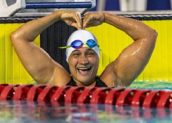 Patrícia Santos celebra recorde das Américas na piscina do CT Paralímpico | Foto: Alessandra Cabral/CPB