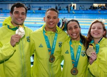 Marcelo Chierighini, Guilherme Caribé, Ana Carolina Vieira e Stephanie Balduccini: quarteto de ouro e do recorde Pan-Americano no 4 x 100m misto da natação. Foto: Satiro Sodré / CBDA