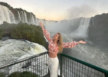 Eliana visitando as Cataratas do Iguaçu. Créditos: Instagram @eliana
