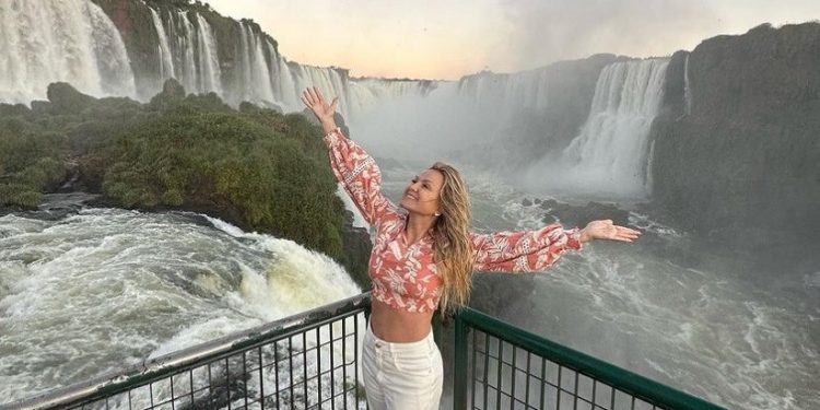 Eliana visitando as Cataratas do Iguaçu. Créditos: Instagram @eliana Eliana visitando as Cataratas do Iguaçu. Créditos: Instagram @eliana