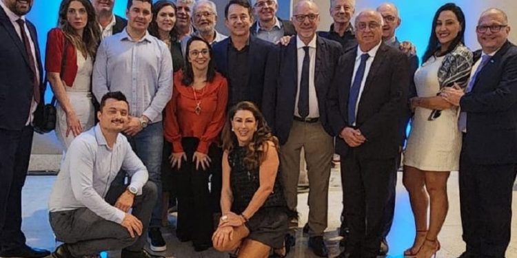 A ABIH-PR movimentou cerca de 70 empresários nas comitivas de iguaçuenses para Brasília ao longo das três viagens A ABIH-PR movimentou cerca de 70 empresários nas comitivas de iguaçuenses para Brasília ao longo das três viagens