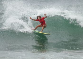 Alexia Monteiro manda bela manobra durante a última edição do ISA Games JR - Crédito: Pablo NZ