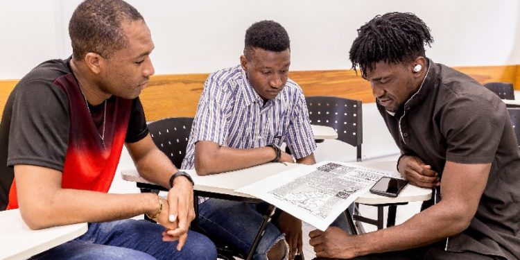 Ofertado pela UNILA, curso têm objetivo de preparar estrangeiros para a comunicação cotidiana na cidade e para o acesso aos serviços públicos Ofertado pela UNILA, curso têm objetivo de preparar estrangeiros para a comunicação cotidiana na cidade e para o acesso aos serviços públicos