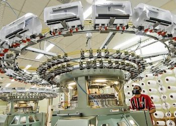 De acordo com a CNI, o faturamento do setor teve queda de 1% na comparação com o mesmo semestre de 2018. //Divulgação

Leia mais em: https://veja.abril.com.br/economia/industria-ficou-estagnada-no-1o-semestre-diz-cni/