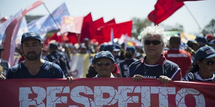 Servidores públicos federais realizam manifestação na Esplanada dos Ministérios (Marcello Casal Jr/Agência Brasil) Servidores públicos federais realizam manifestação na Esplanada dos Ministérios (Marcello Casal Jr/Agência Brasil)