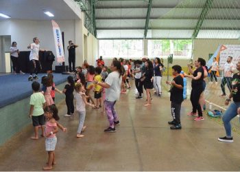 Aula de zumba é uma das atrações do Movimenta Foz