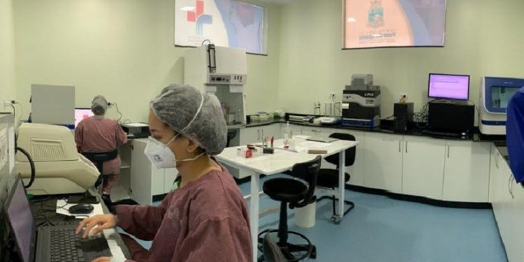 O Laboratório de Biologia Molecular UNILA-HMPGL surgiu por meio de um acordo de cooperação técnica para auxiliar no diagnóstico da Covid-19