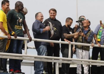 Para o Exército, participação de Pazuello em ato com Bolsonaro não configura "transgressão disciplinar"