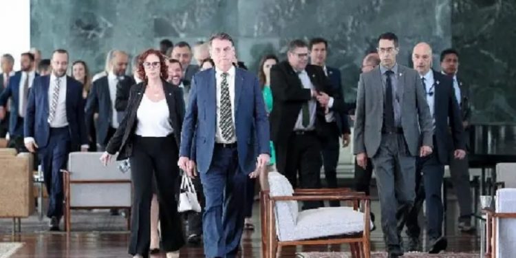 Café da manhã com Braga Netto, Ministro-Chefe da Casa Civil da Presidência da República; Luiz Eduardo Ramos, Ministro-Chefe da Secretaria de Governo da Presidência da República; e Deputado Vitor Hugo (PSL/GO), Líder do Governo na Câmara dos Deputados. Ima Café da manhã com Braga Netto, Ministro-Chefe da Casa Civil da Presidência da República; Luiz Eduardo Ramos, Ministro-Chefe da Secretaria de Governo da Presidência da República; e Deputado Vitor Hugo (PSL/GO), Líder do Governo na Câmara dos Deputados. Ima