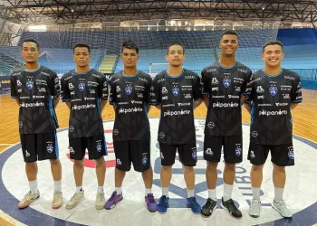 Da esquerda para a direita. Guilherme, Egmar, Wesley, Paquetá, Choco e Mineiro.- Crédito imagem: Jorge Augusto / Foz Cataratas Futsal